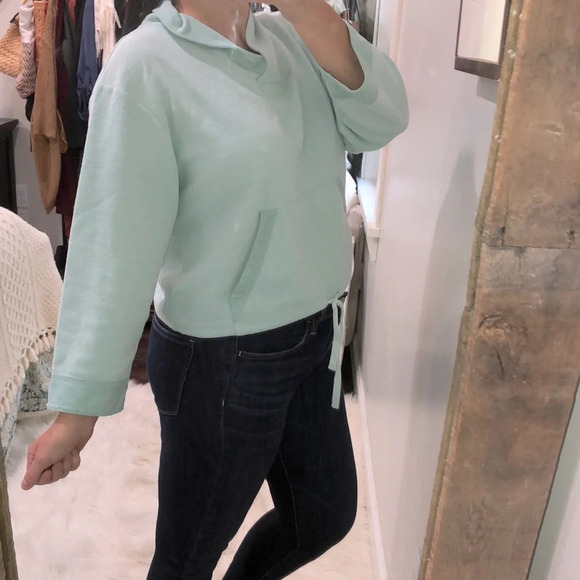 DELICATES medium vintage green crop sweatshirt - Picture 2 of 5